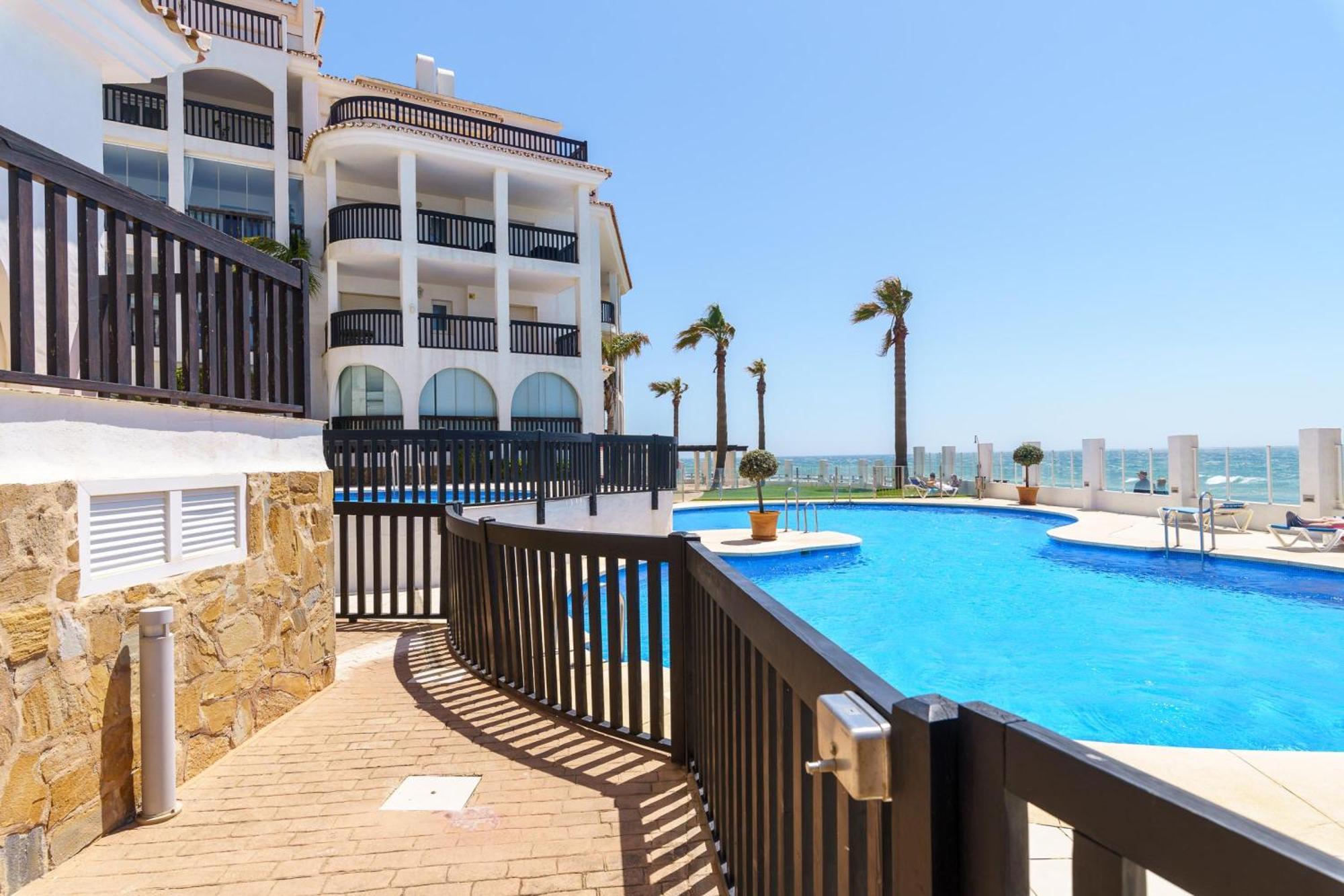 Puerta Del Mar Penthouse Beachfront - Happy Rentals Sitio de Calahonda Exterior photo